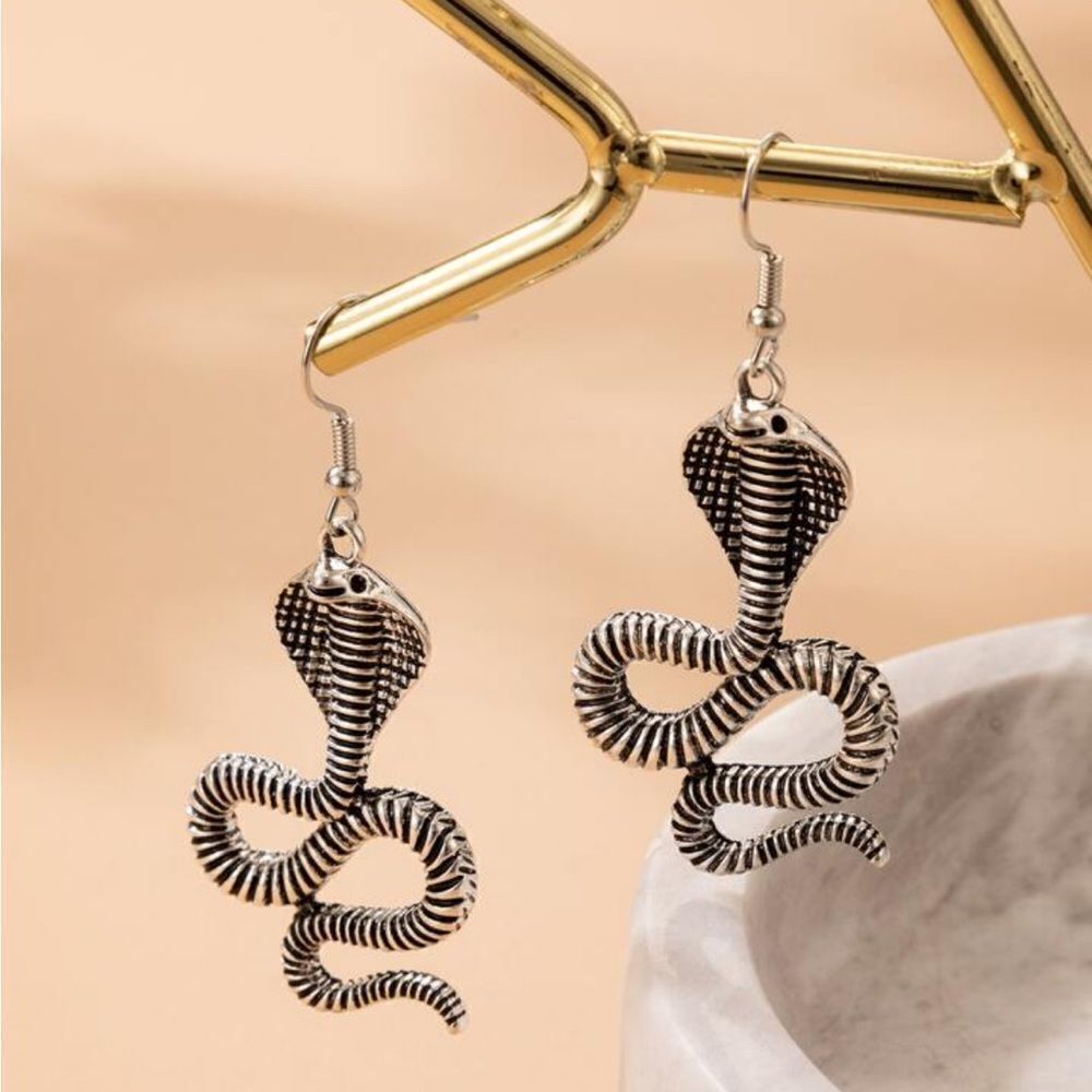 5/$25 SILVER COLOR 🐍 SNAKE EARRINGS